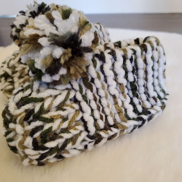 Unisex Crushet Handmade Newborn-3 Mo. Army Green White Booties NEW - Picture 4 of 7